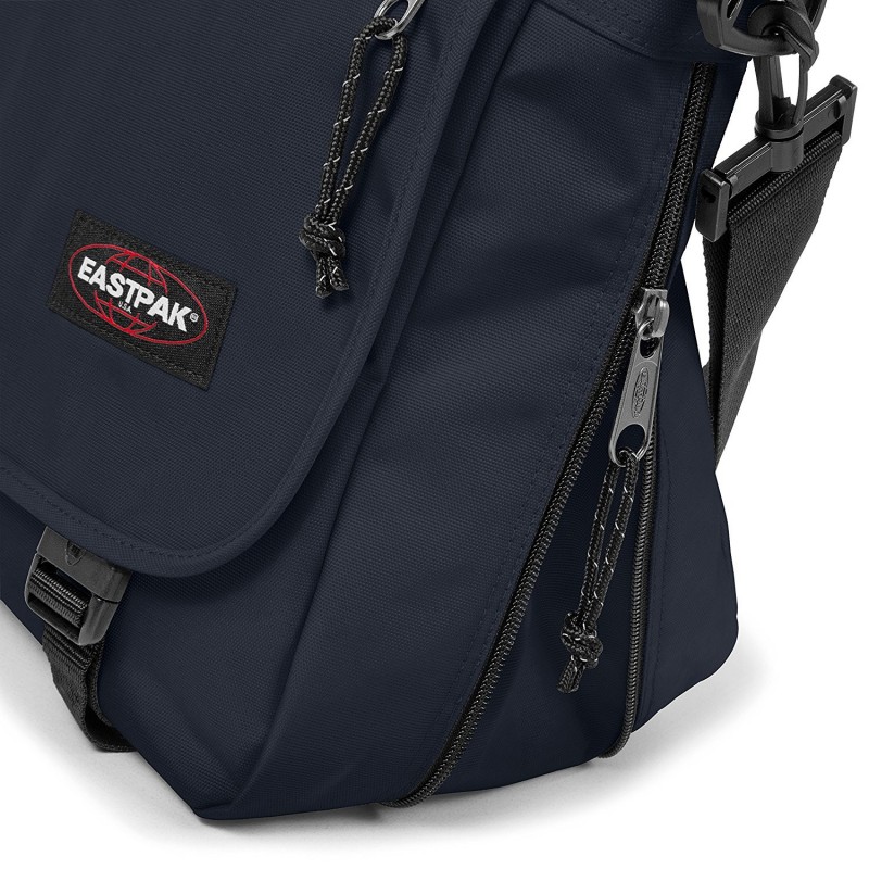 EASTPAK Sac Bandoulière Delegate+ 20L - Nightsky Navy (Bleu), Compartiment Ordinateur 17 Pouces